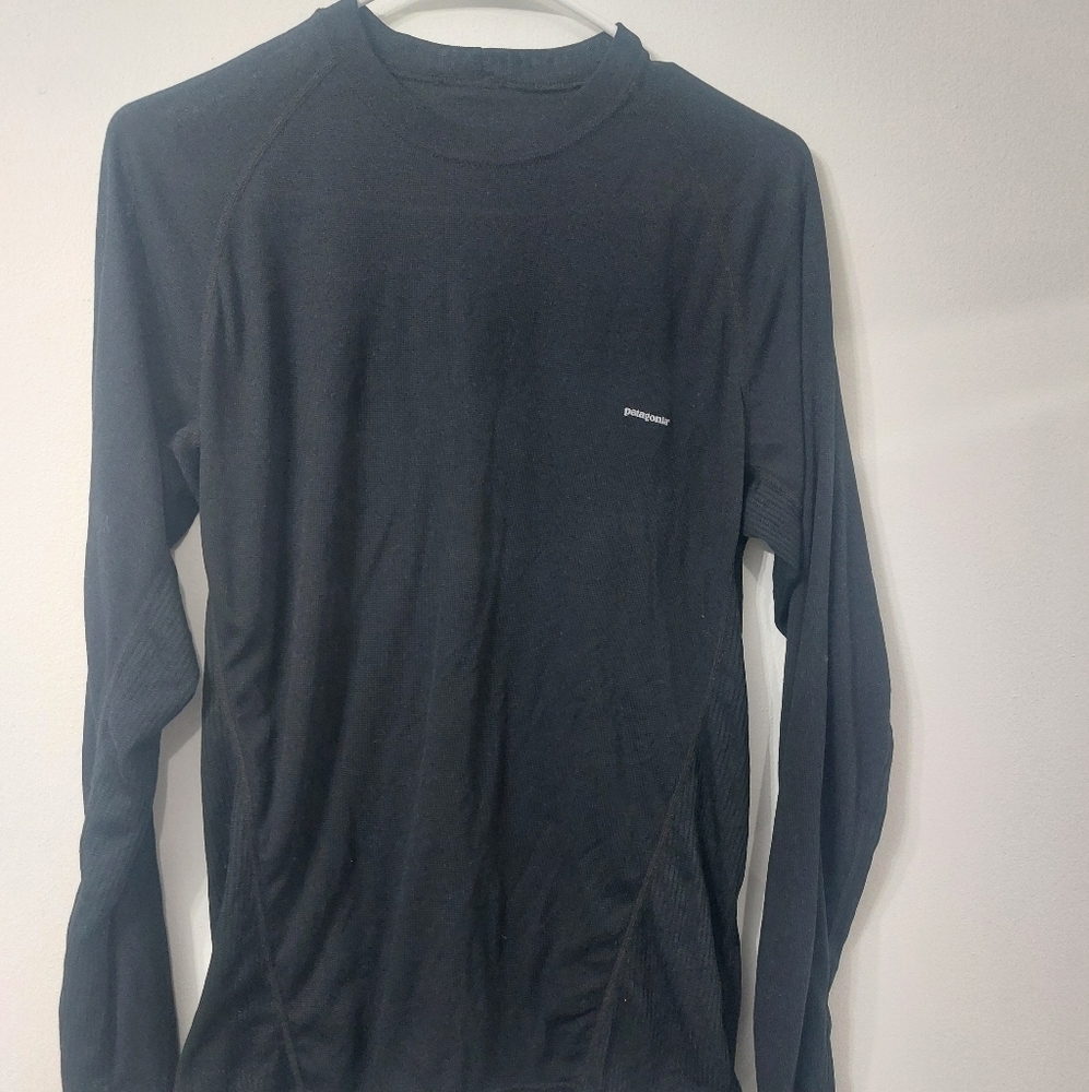 Patagonia  Long Sleeve Color Black Size M